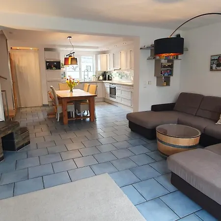 Modernes Einfamilienhaus Mit Garten, 4,5-zimmern In Vollausstattung Zur Alleinnutzung In Ruhiger Lage, Grill, Sauna, 3 Schlafzimmern, 4 Betten, Kamin Und 2 Baedern ホテル ヴィッテン