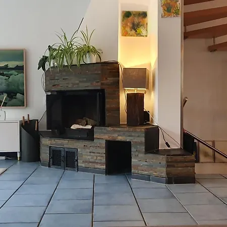 ホテル Modernes Einfamilienhaus Mit Garten, 4,5-zimmern In Vollausstattung Zur Alleinnutzung In Ruhiger Lage, Grill, Sauna, 3 Schlafzimmern, 4 Betten, Kamin Und 2 Baedern *