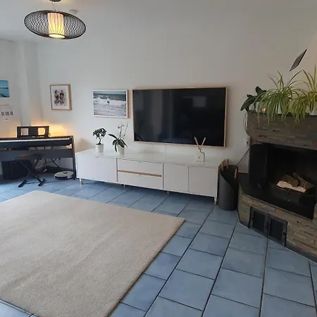 Modernes Einfamilienhaus Mit Garten, 4,5-zimmern In Vollausstattung Zur Alleinnutzung In Ruhiger Lage, Grill, Sauna, 3 Schlafzimmern, 4 Betten, Kamin Und 2 Baedern *