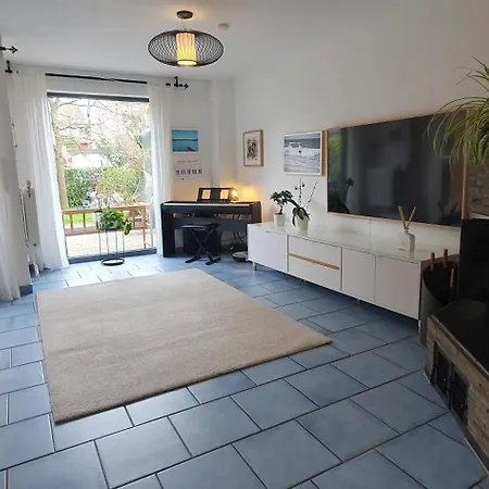 Modernes Einfamilienhaus Mit Garten, 4,5-zimmern In Vollausstattung Zur Alleinnutzung In Ruhiger Lage, Grill, Sauna, 3 Schlafzimmern, 4 Betten, Kamin Und 2 Baedern * ヴィッテン