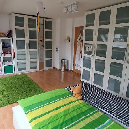Modernes Einfamilienhaus Mit Garten, 4,5-zimmern In Vollausstattung Zur Alleinnutzung In Ruhiger Lage, Grill, Sauna, 3 Schlafzimmern, 4 Betten, Kamin Und 2 Baedern