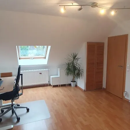 Modernes Einfamilienhaus Mit Garten, 4,5-zimmern In Vollausstattung Zur Alleinnutzung In Ruhiger Lage, Grill, Sauna, 3 Schlafzimmern, 4 Betten, Kamin Und 2 Baedern *