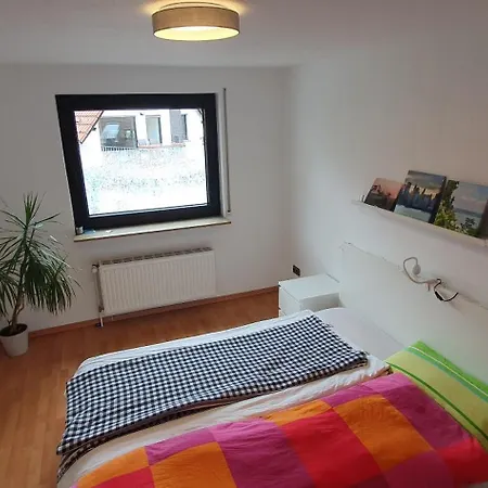 Modernes Einfamilienhaus Mit Garten, 4,5-zimmern In Vollausstattung Zur Alleinnutzung In Ruhiger Lage, Grill, Sauna, 3 Schlafzimmern, 4 Betten, Kamin Und 2 Baedern ホテル