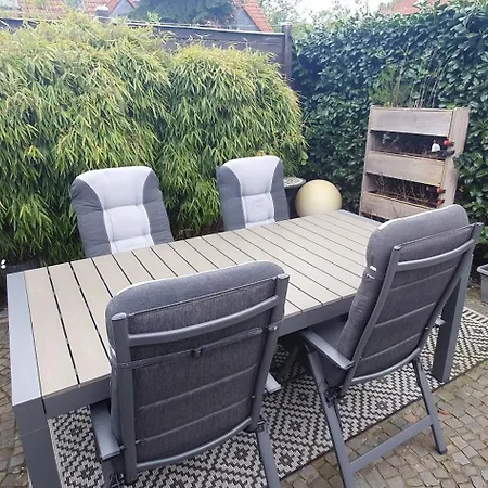 Modernes Einfamilienhaus Mit Garten, 4,5-zimmern In Vollausstattung Zur Alleinnutzung In Ruhiger Lage, Grill, Sauna, 3 Schlafzimmern, 4 Betten, Kamin Und 2 Baedern