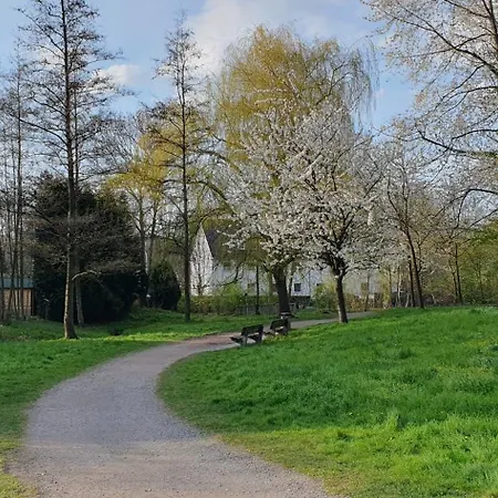 ホテル Modernes Einfamilienhaus Mit Garten, 4,5-zimmern In Vollausstattung Zur Alleinnutzung In Ruhiger Lage, Grill, Sauna, 3 Schlafzimmern, 4 Betten, Kamin Und 2 Baedern *