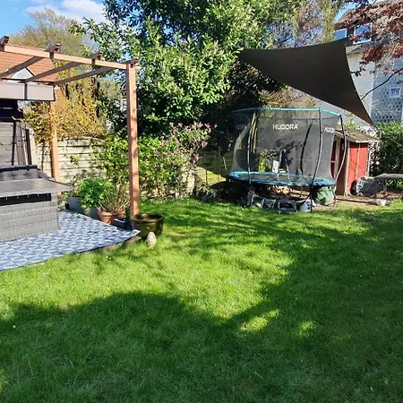 Modernes Einfamilienhaus Mit Garten, 4,5-zimmern In Vollausstattung Zur Alleinnutzung In Ruhiger Lage, Grill, Sauna, 3 Schlafzimmern, 4 Betten, Kamin Und 2 Baedern ホテル ヴィッテン