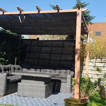 Modernes Einfamilienhaus Mit Garten, 4,5-zimmern In Vollausstattung Zur Alleinnutzung In Ruhiger Lage, Grill, Sauna, 3 Schlafzimmern, 4 Betten, Kamin Und 2 Baedern ホテル *