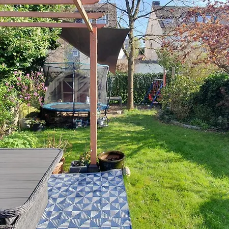 ホテル Modernes Einfamilienhaus Mit Garten, 4,5-zimmern In Vollausstattung Zur Alleinnutzung In Ruhiger Lage, Grill, Sauna, 3 Schlafzimmern, 4 Betten, Kamin Und 2 Baedern ヴィッテン