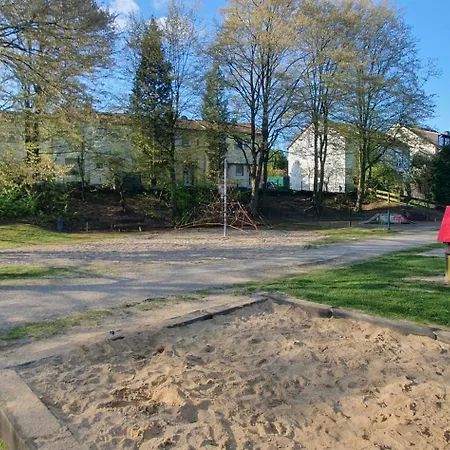 ホテル Modernes Einfamilienhaus Mit Garten, 4,5-zimmern In Vollausstattung Zur Alleinnutzung In Ruhiger Lage, Grill, Sauna, 3 Schlafzimmern, 4 Betten, Kamin Und 2 Baedern